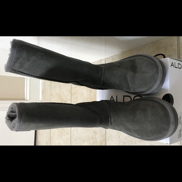 Steve Madden boots - flower stones and inside fur - Picture 2 of 6